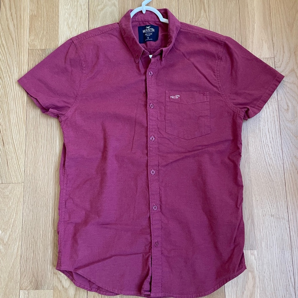 HOLLISTER Boys Burgundy Red Button Down Short Sleeve Shirt size small